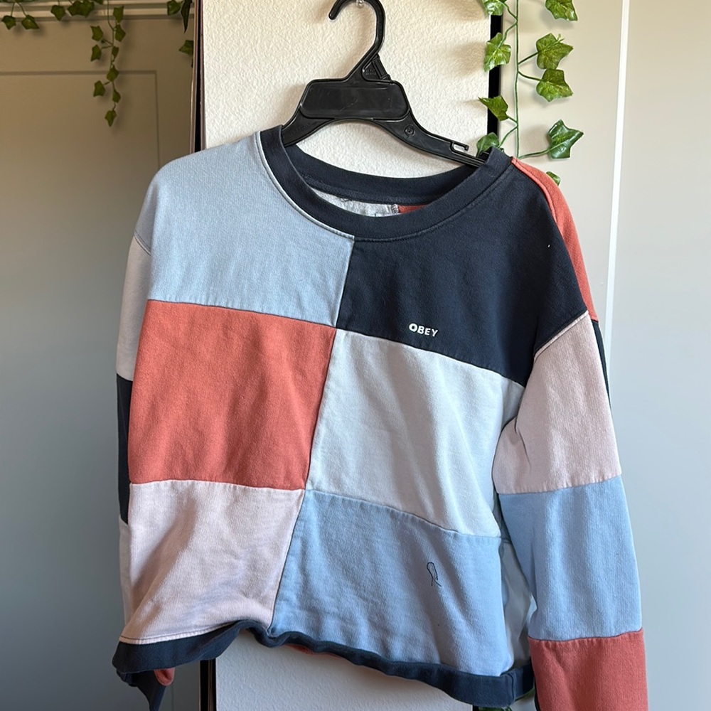 Obey sweater